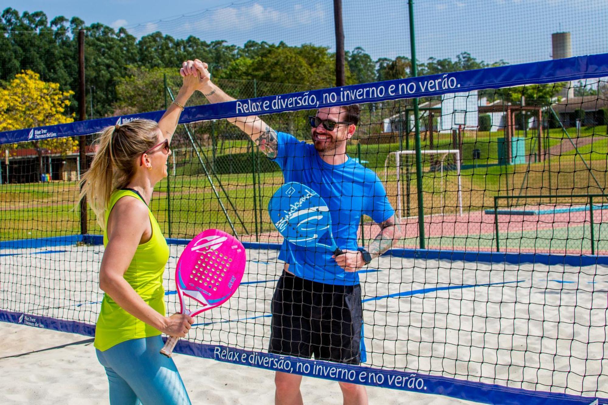 Blue Tree Thermas De Lins Resort Dış mekan fotoğraf A paddle tennis player