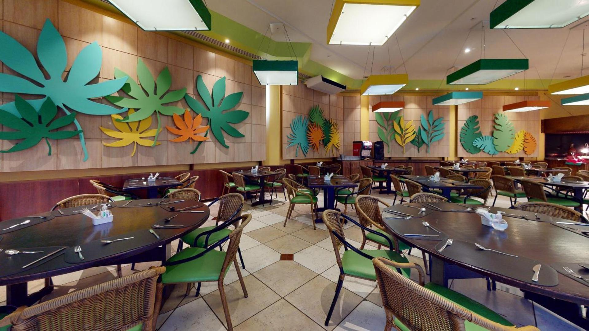 Blue Tree Thermas De Lins Resort Dış mekan fotoğraf Interior of a typical Sizzler restaurant