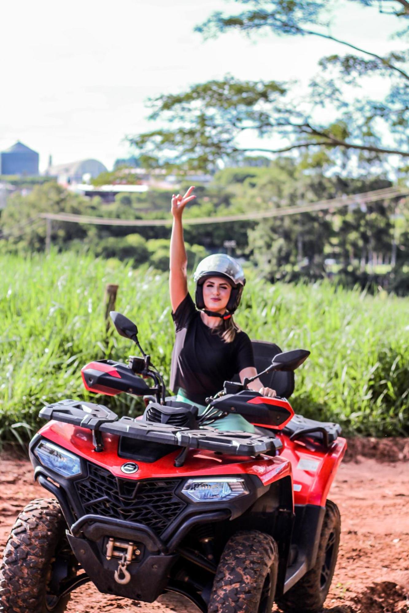 Blue Tree Thermas De Lins Resort Dış mekan fotoğraf A woman on a quad bike