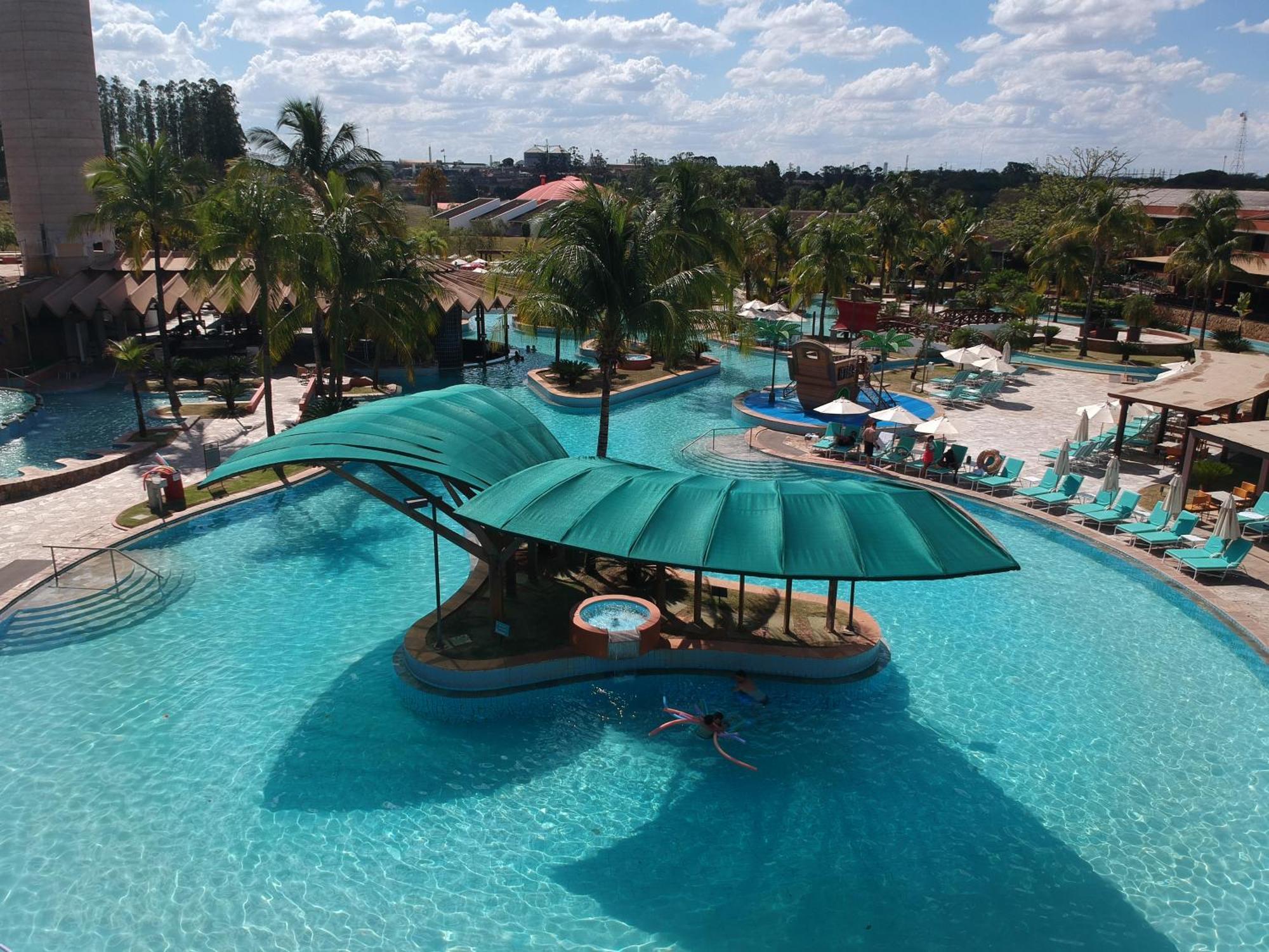 Blue Tree Thermas De Lins Resort Dış mekan fotoğraf The swimming pool at the Hard Rock Hotel