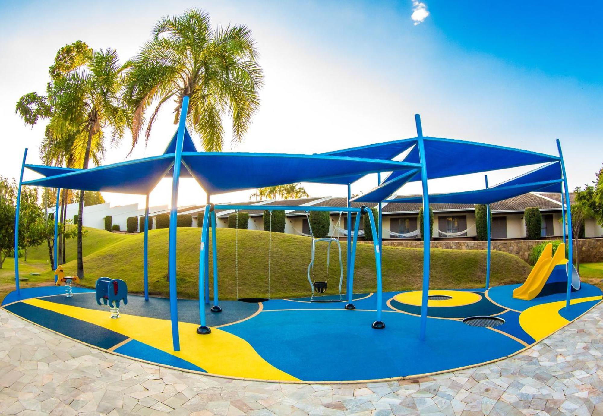 Blue Tree Thermas De Lins Resort Dış mekan fotoğraf Playground at the school