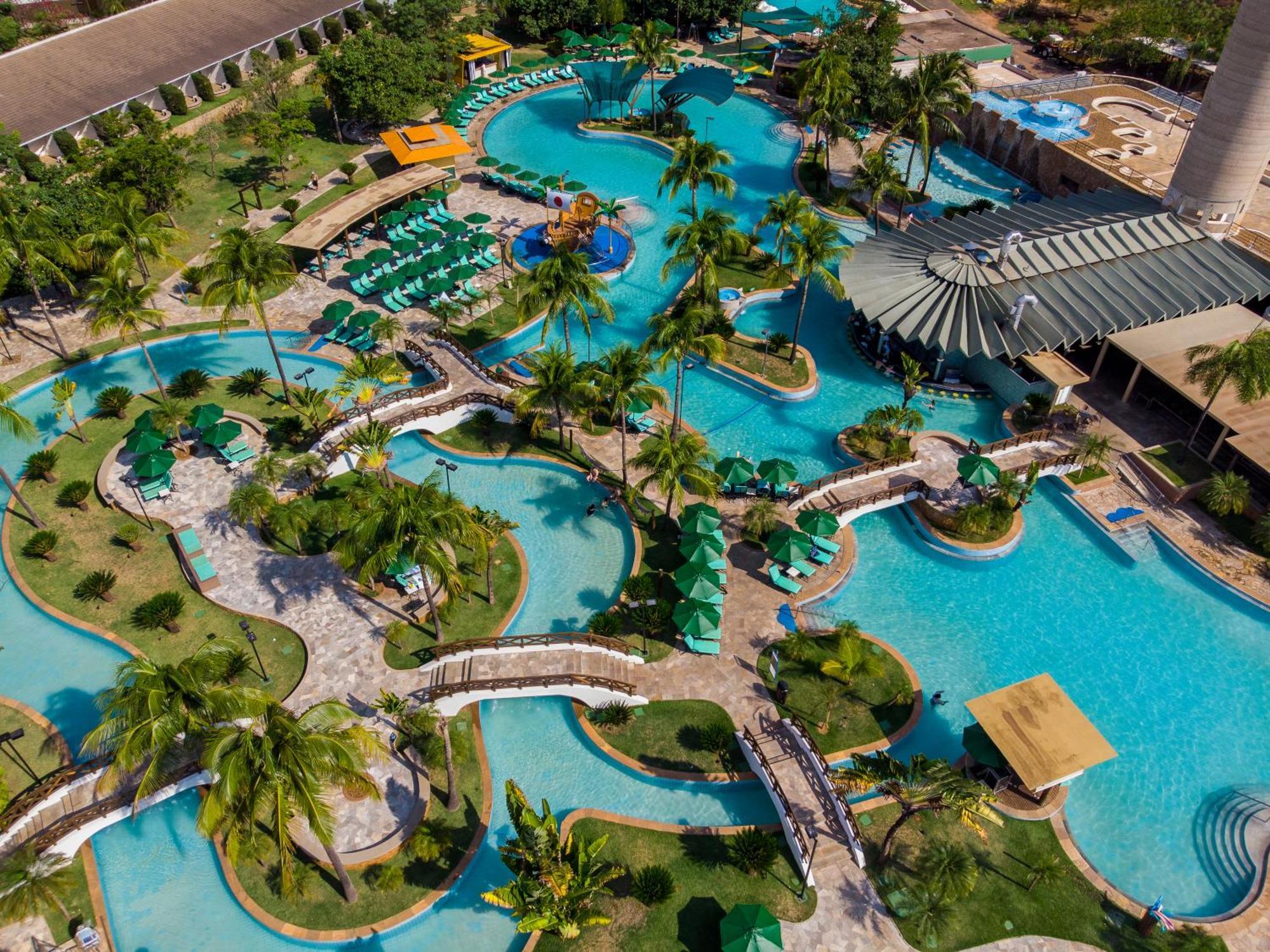 Blue Tree Thermas De Lins Resort Dış mekan fotoğraf Aerial view of the water park